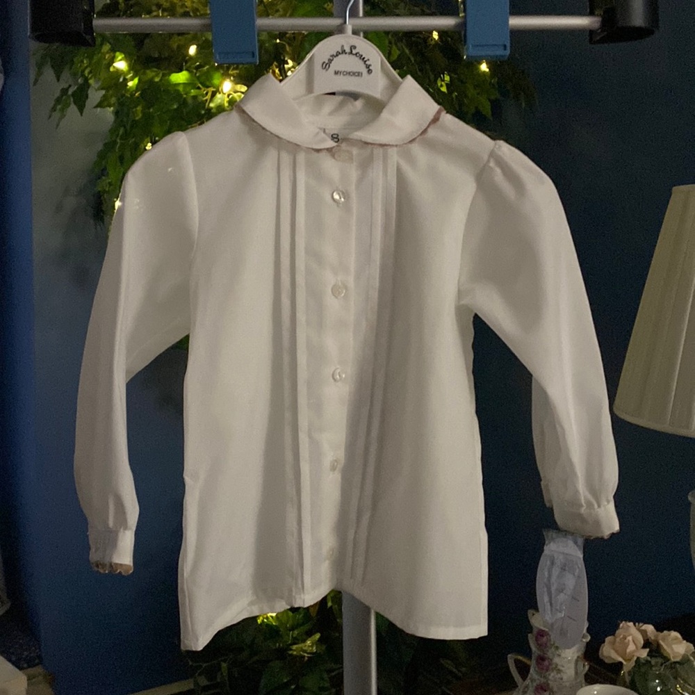 White with brown trim pleated front button up shirt